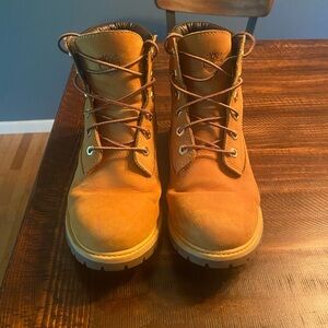 Timberlands in great condition. Size 8.5